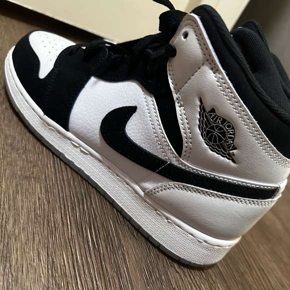 Jordan 1 Mid Diamond Shorts (GS) - Picture 2 of 8